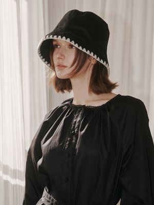 트라이앵글 스티치 버킷햇 (블랙)