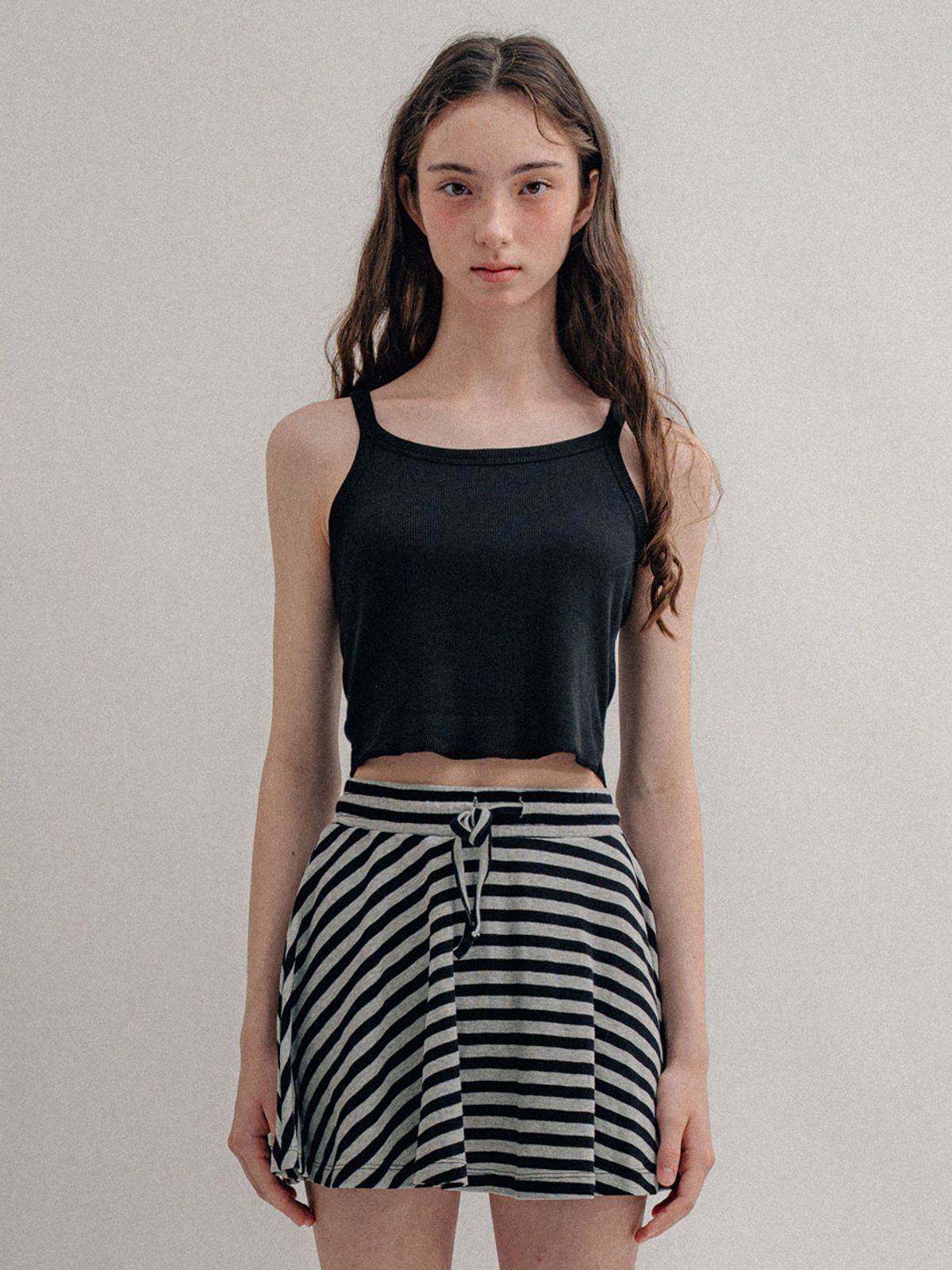 비수스(VISUS) Striped Mini Skirt_Charcoal