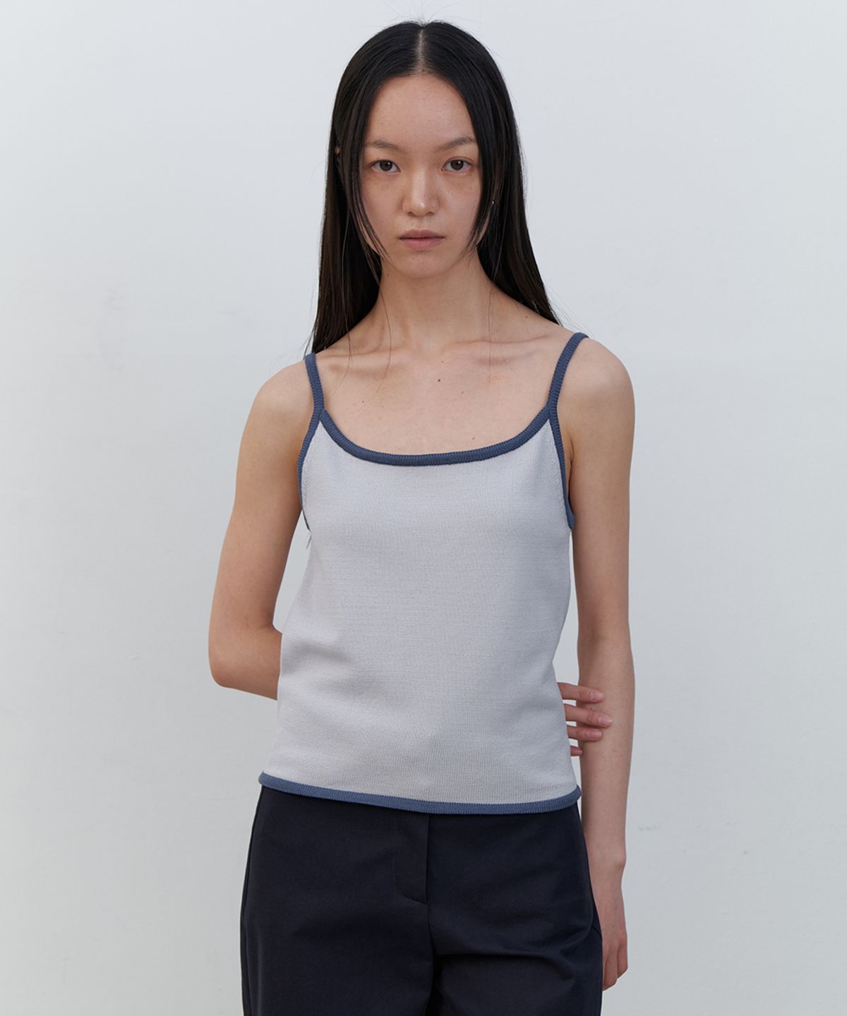 모헤(MOHAE) Two - tone sleeveless _ soft blue