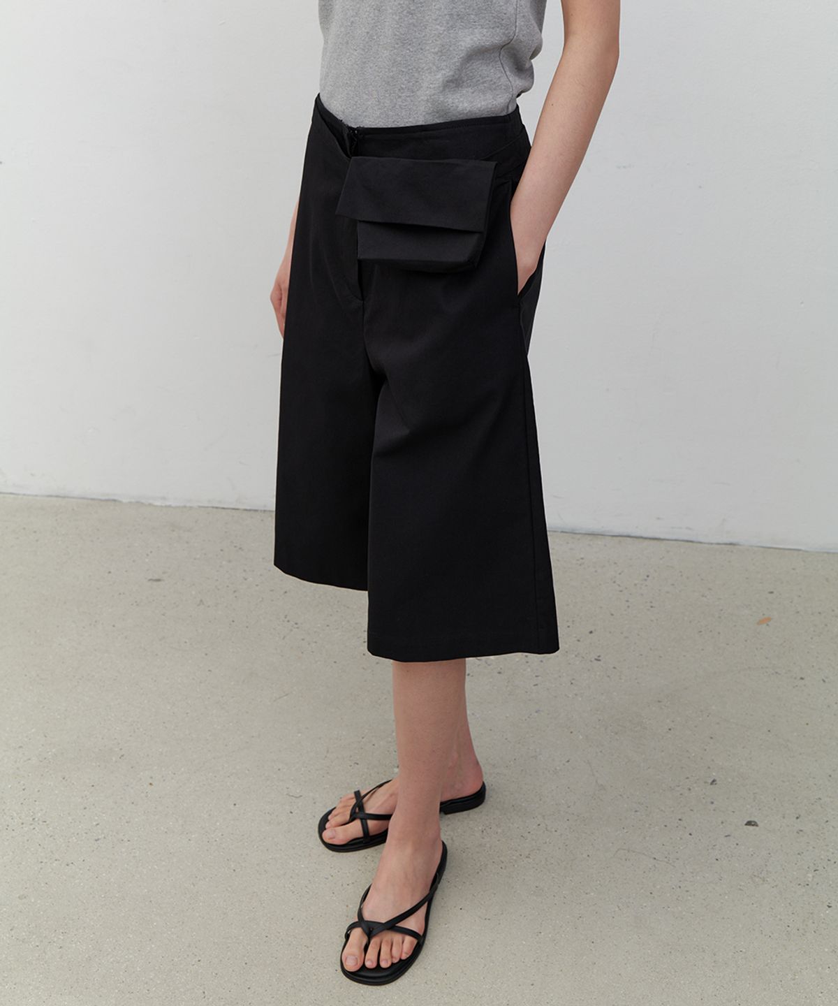 모헤(MOHAE) Classic bermuda pants _ black