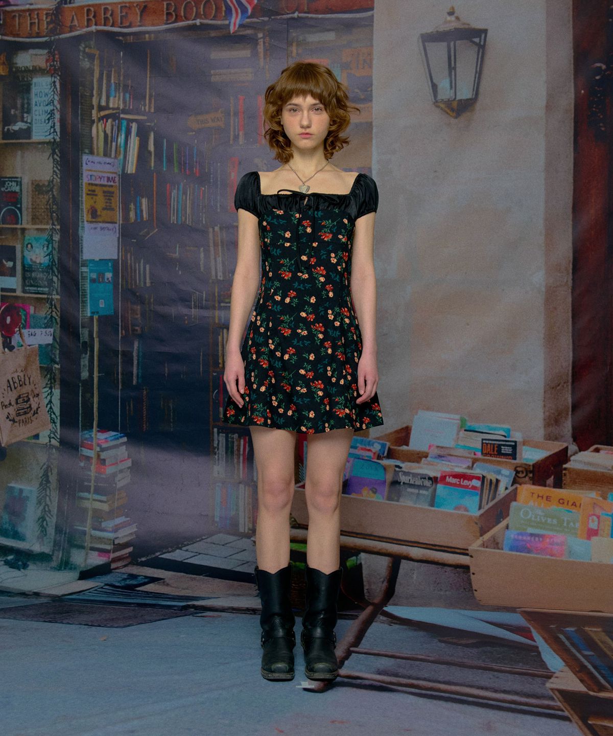 루루서울(LOULOUSEOUL) Bohemian Daisy Mini Dress (Black)