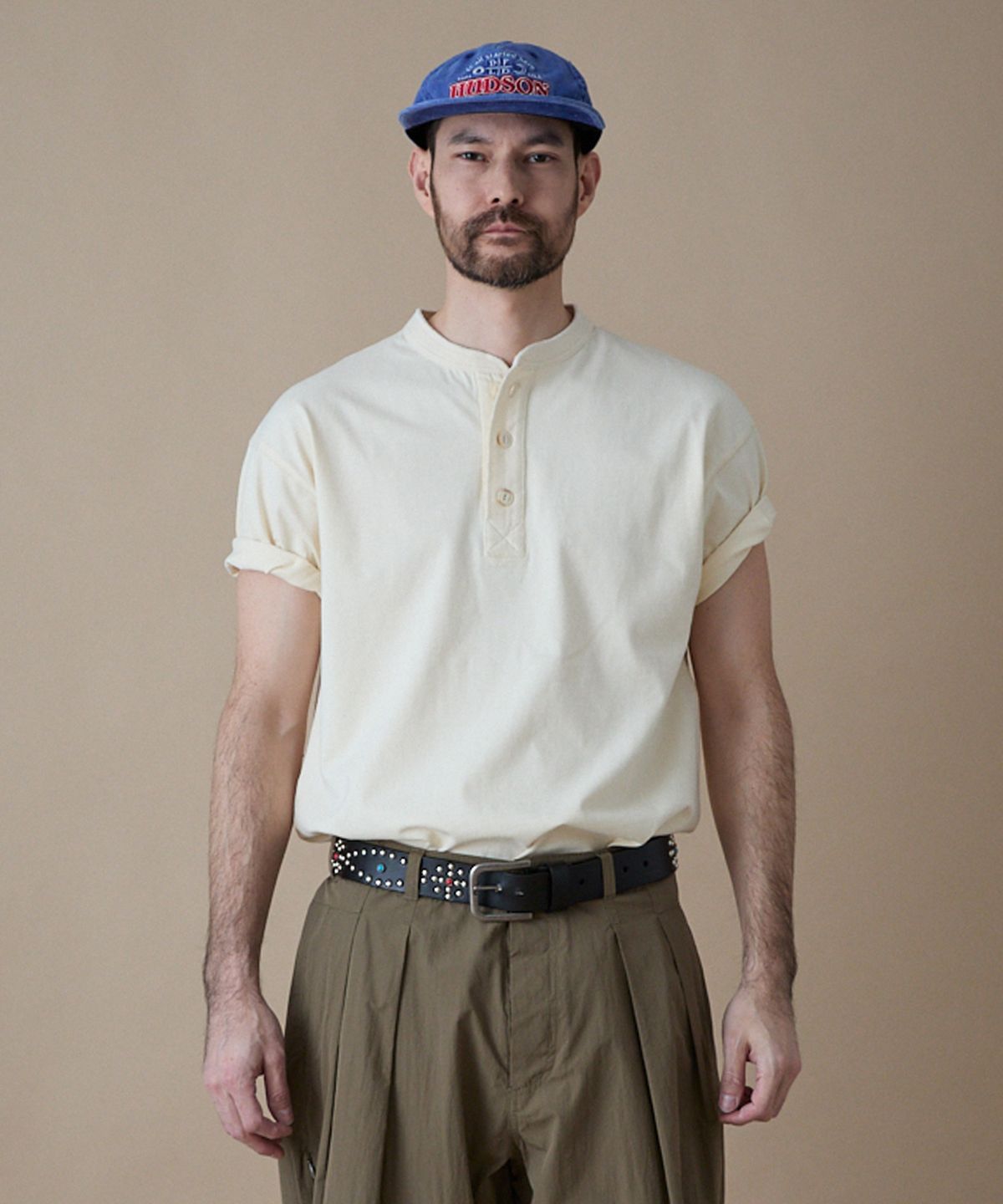 펜필드(PENFIELD) 페이디드 코튼 헨리넥 숏 슬리브 아이보리_FR2KT45U