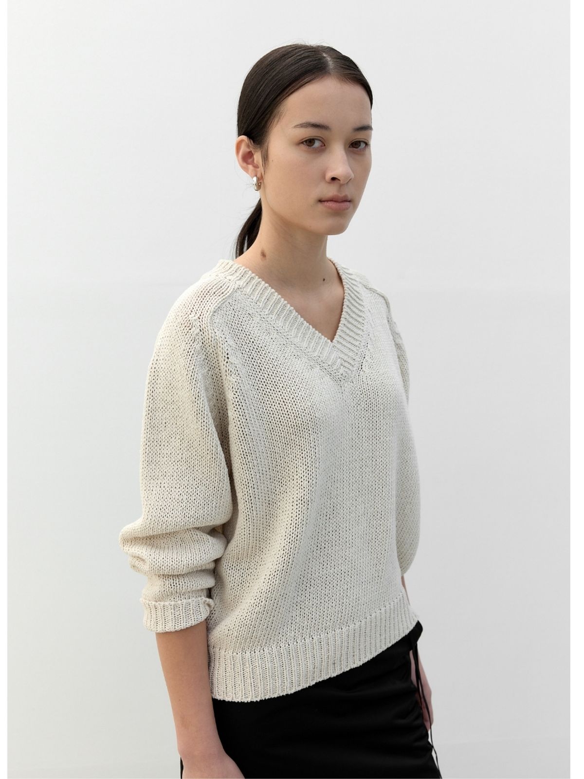 노브(NOV) 젠 브이넥 니트 내추럴