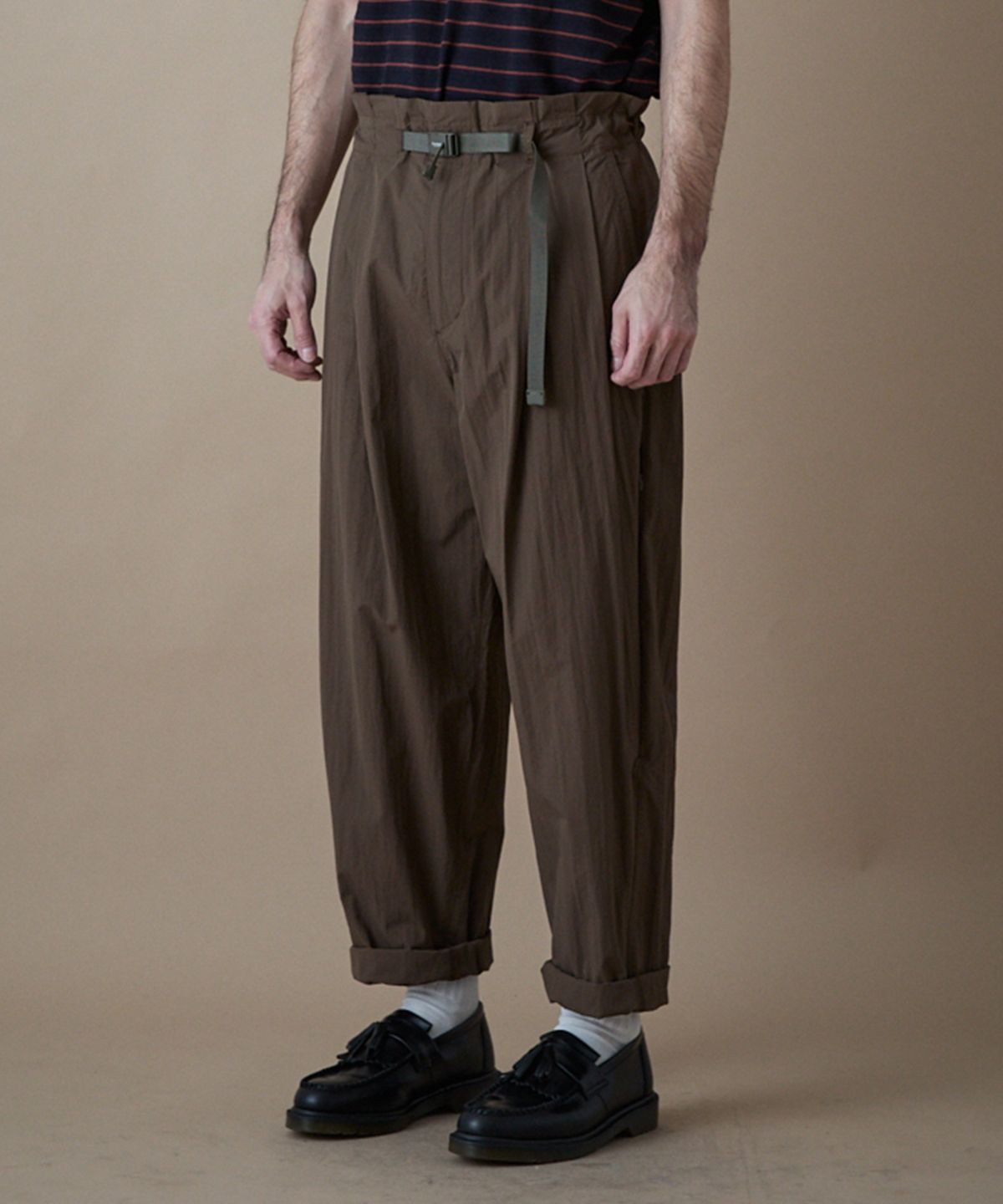 펜필드(PENFIELD) CN 하이웨이스트 투턱 벌룬팬츠 브라운_FR2WP51U