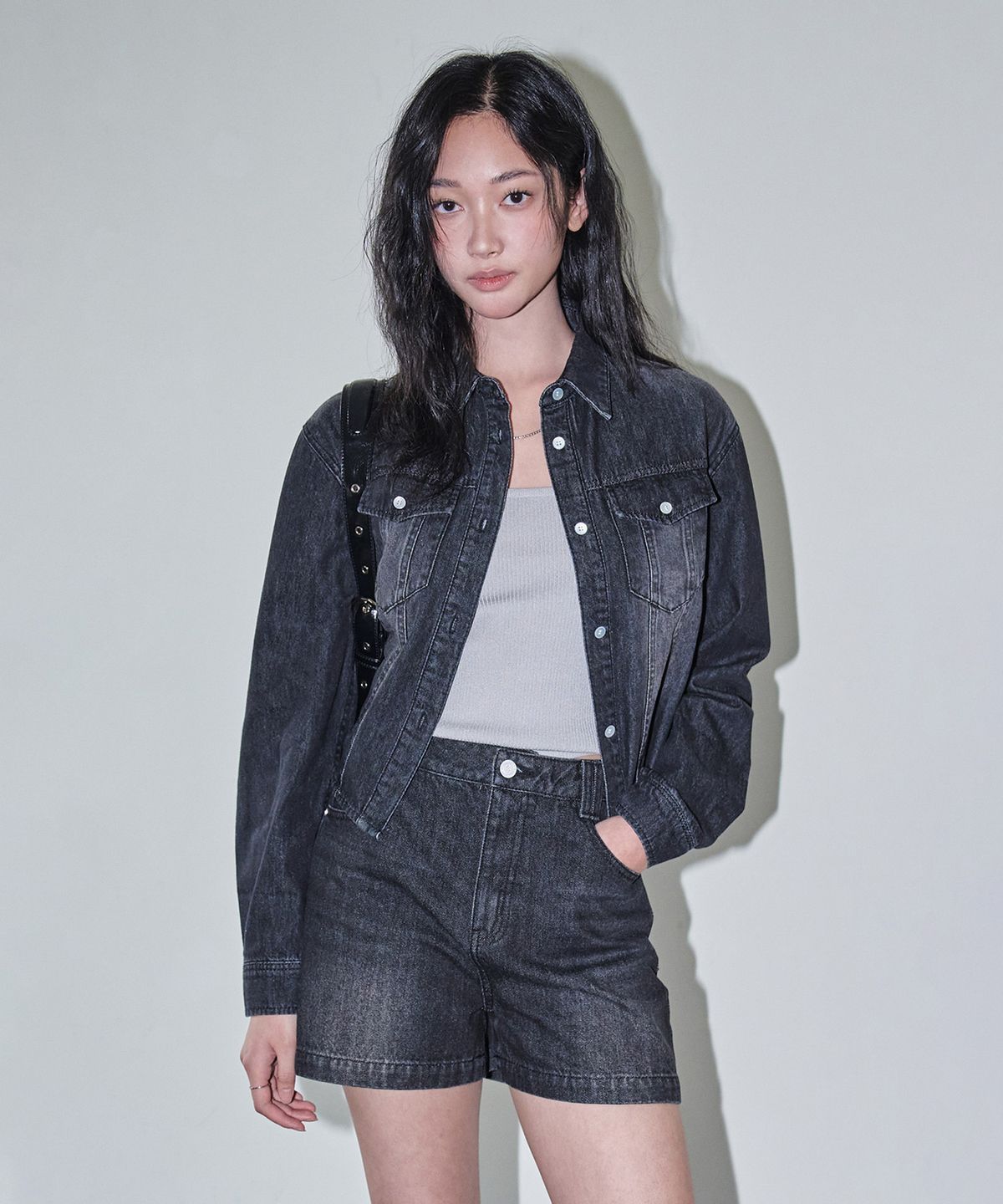 데케트 우먼(DECET WOMEN) Cropped Denim Shirts DCWSH001BlackA