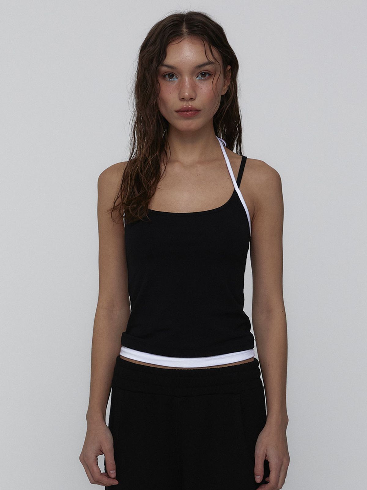 비수스(VISUS) Layered Halter Top_Black