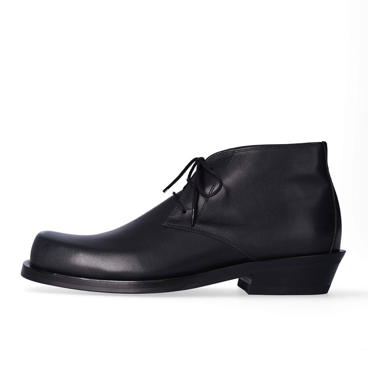 누스미크(NUOSMIQ) BASA Chukka Boots Black
