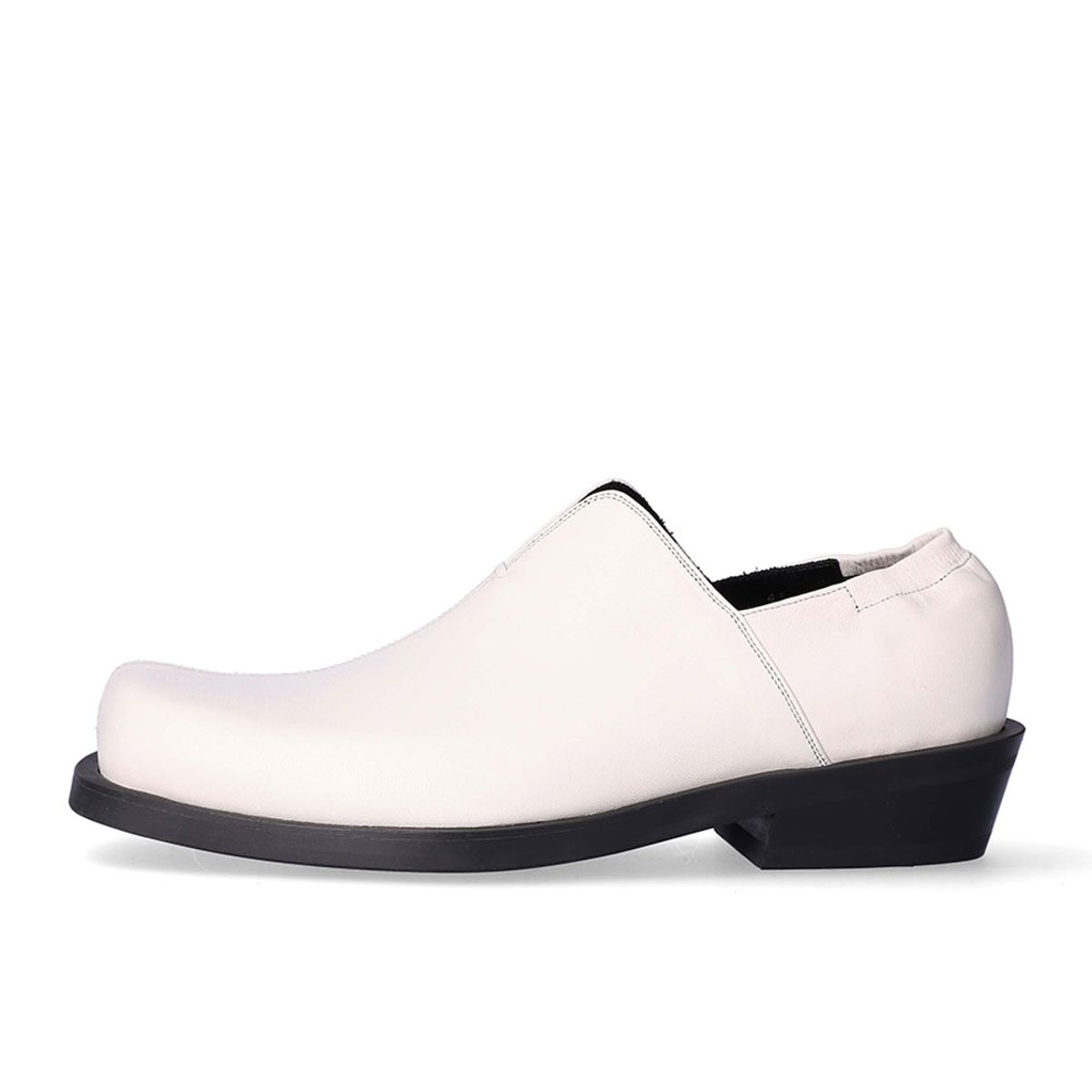 누스미크(NUOSMIQ) NUJAN Slip-Loafers Ivory