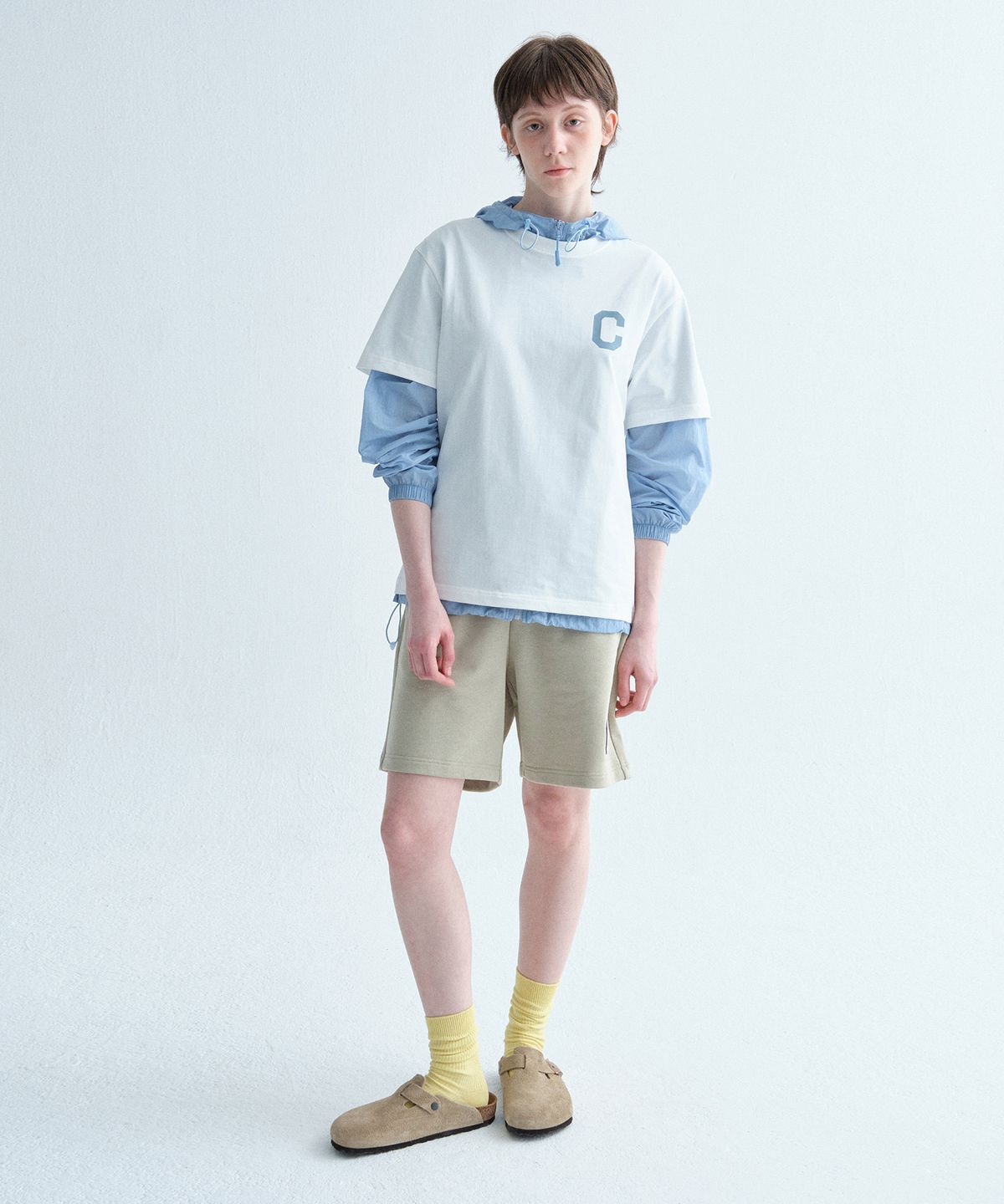 커버낫(COVERNAT) 레귤러 C 로고 스웻 쇼츠 Light Khaki