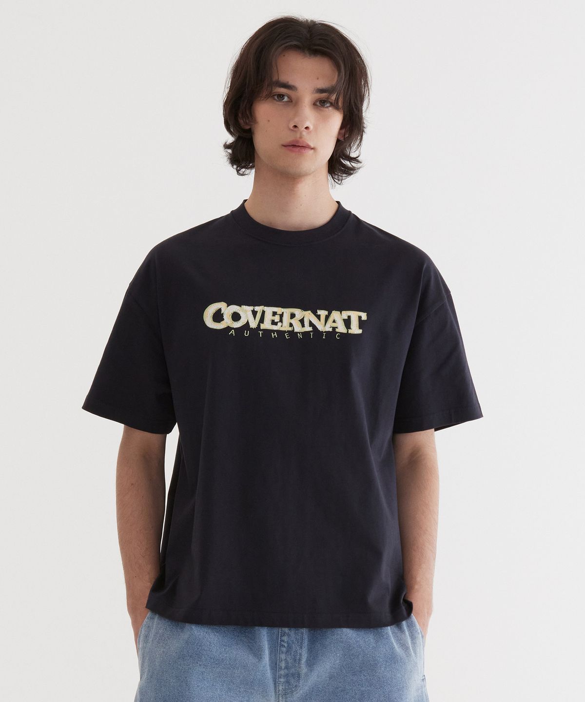 커버낫(COVERNAT) 멀티 컬러 로고 그래픽 티셔츠 Dark Navy