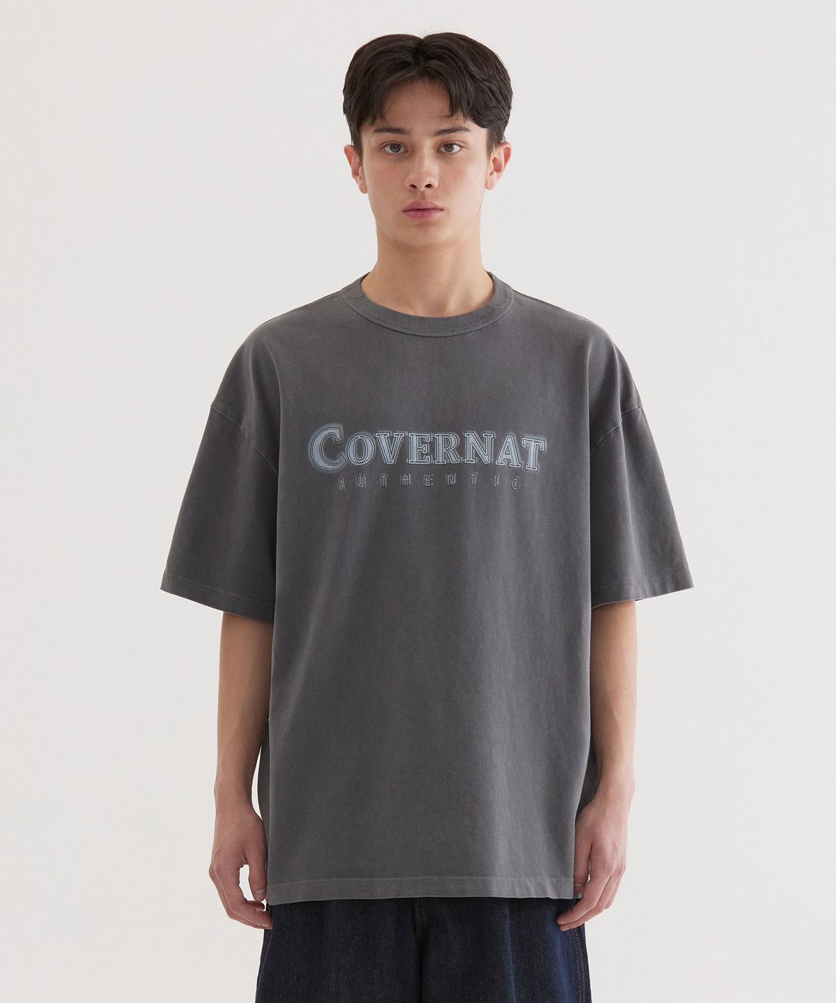 커버낫(COVERNAT) 네온 로고 다잉 티셔츠 Charcoal