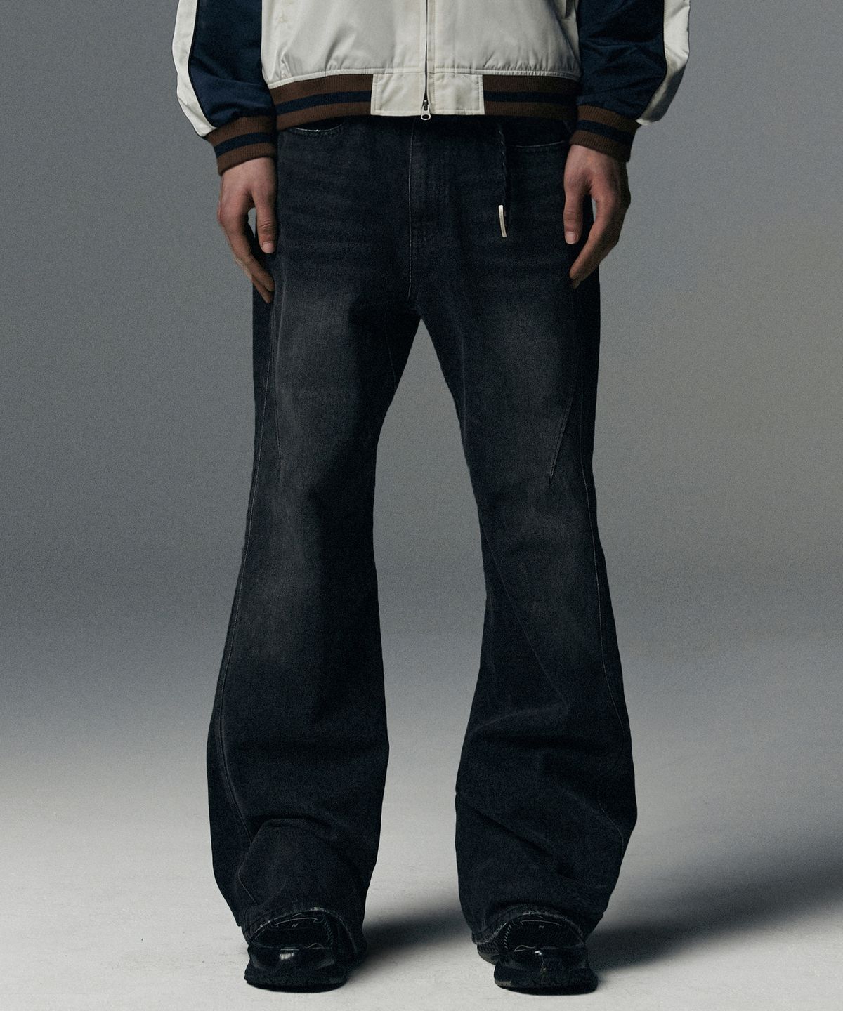 낫포너드(NOT4NERD) Curved Incision Flare Fit Denim Pants - Black
