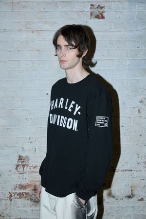 플랫 트랙 긴팔 티셔츠 _블랙 HH15311204