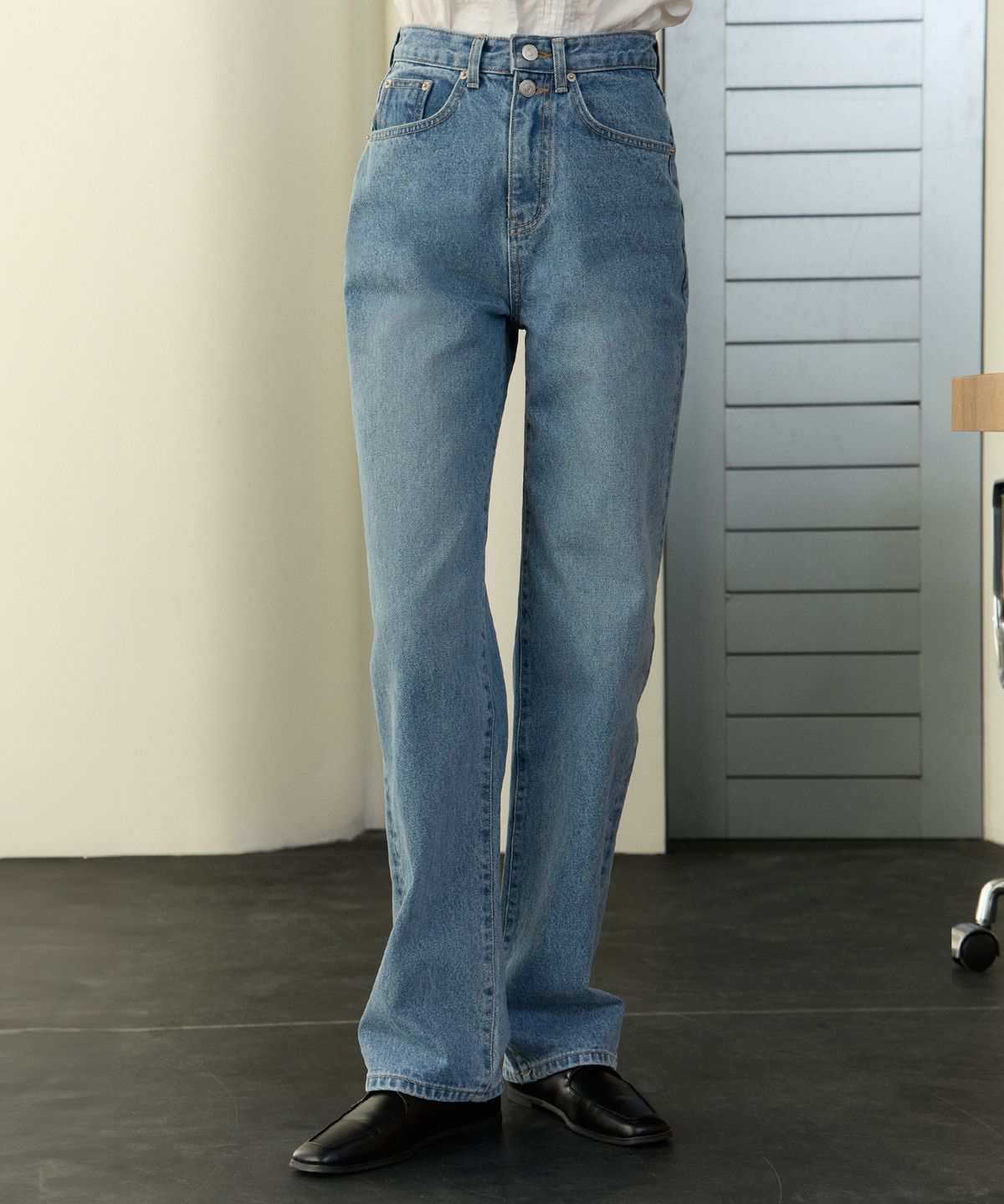 논로컬(NONLOCAL) Button Detail Long Leg Straight Jeans - Blue