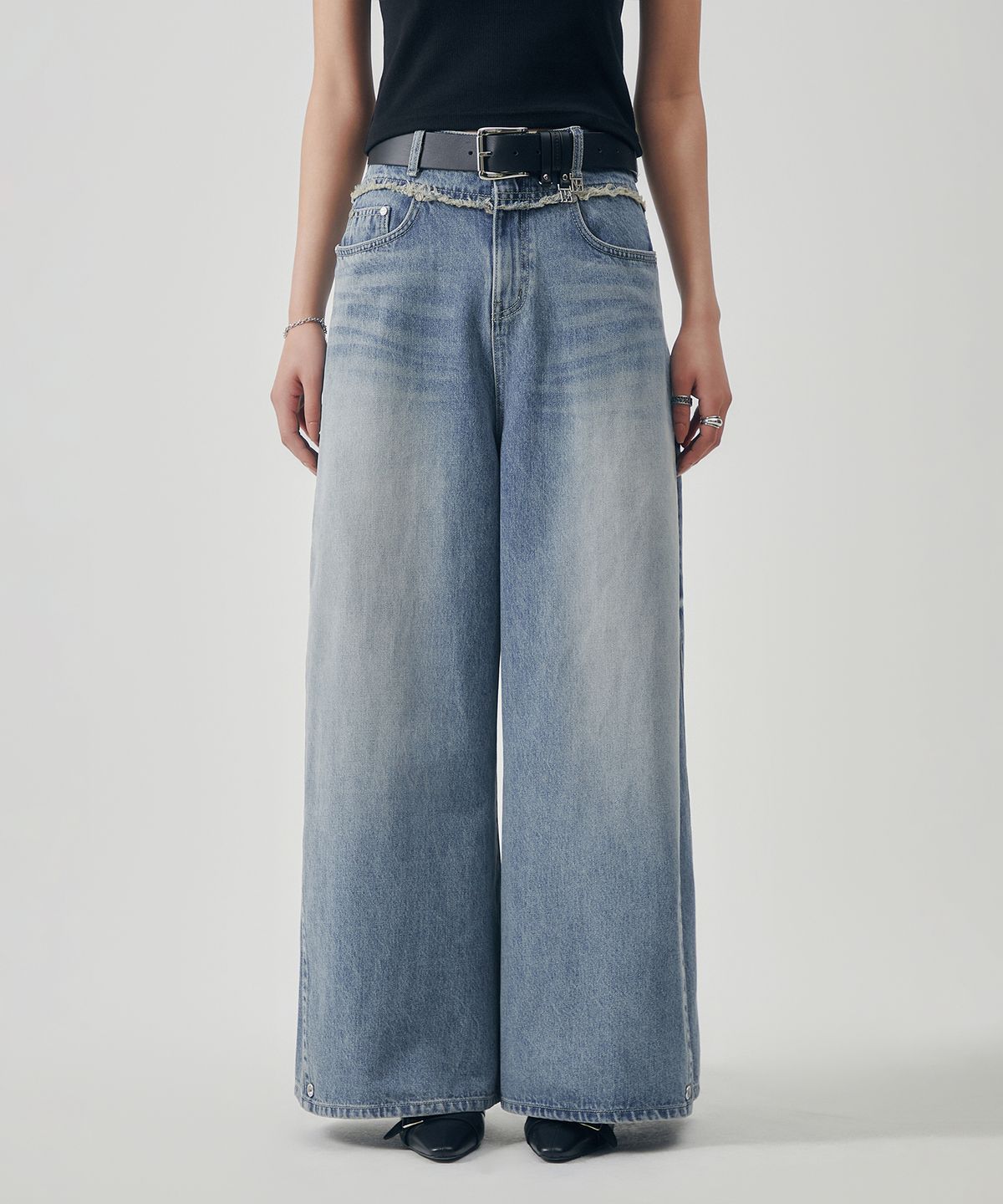 트리밍버드(TREEMINGBIRD) Two-way Fit Balloon Denim Pants [ Light Blue ]