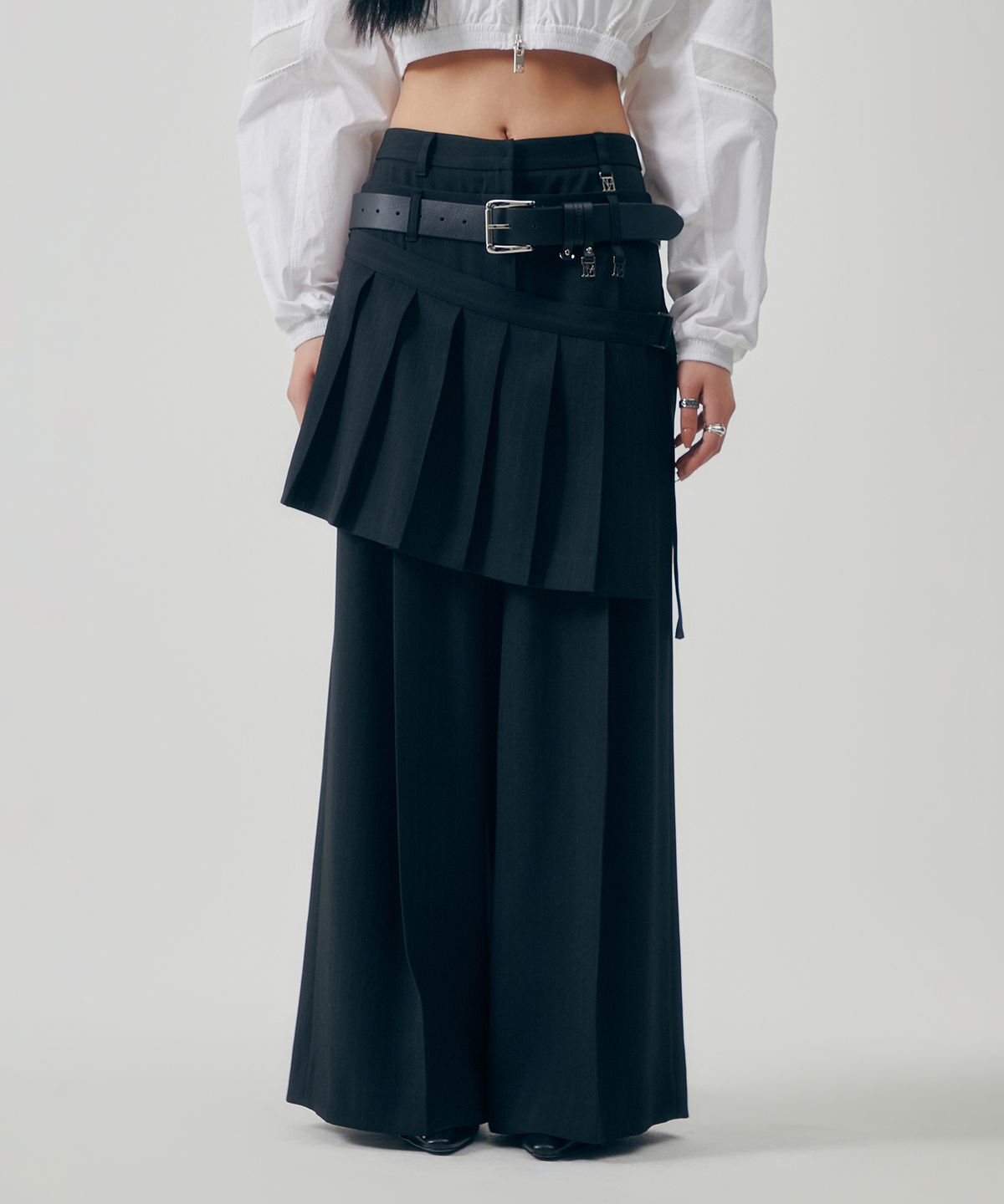 트리밍버드(TREEMINGBIRD) Flowing Pleated Layered Pants [ Black ]