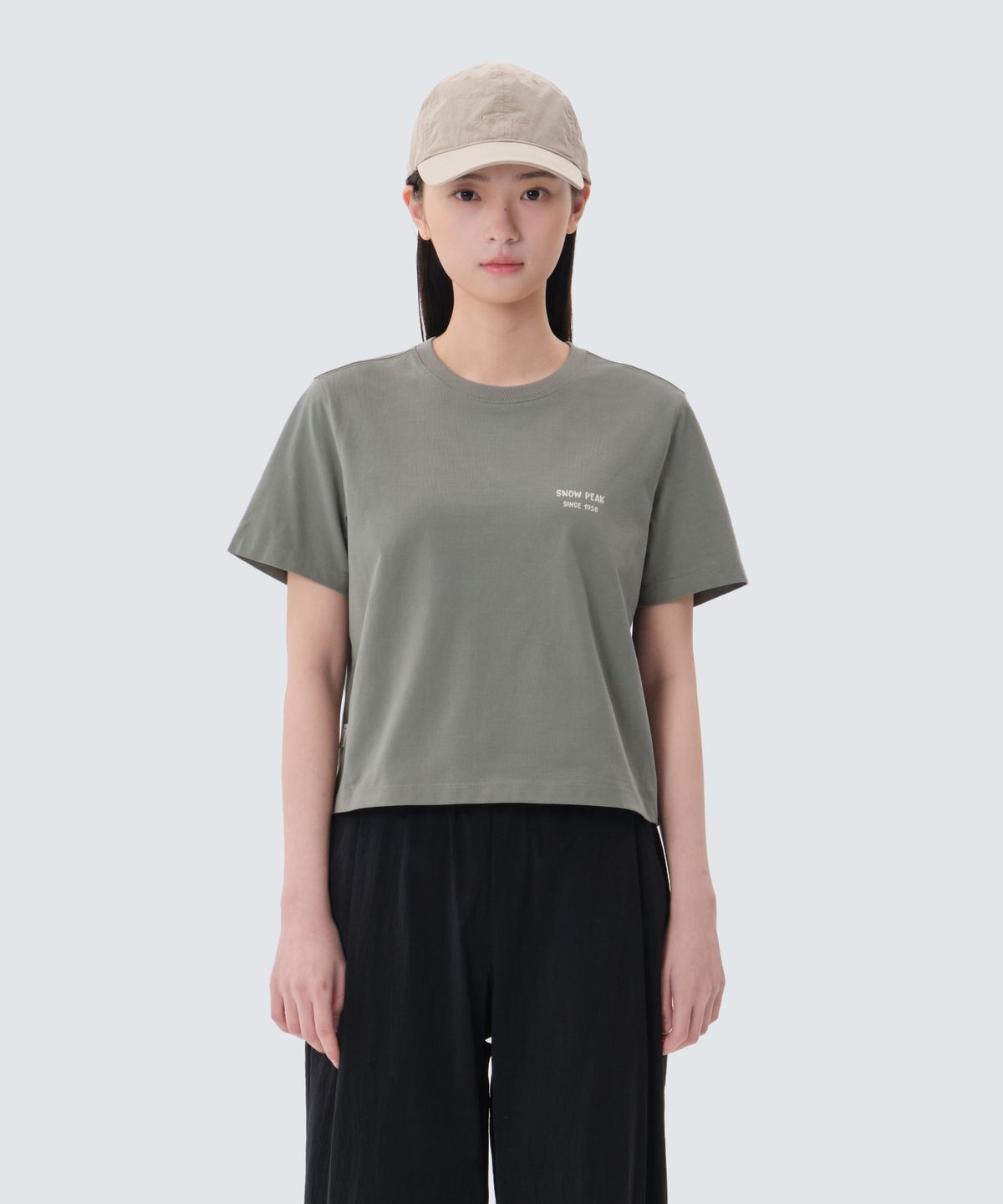 스노우피크 어패럴(SNOWPEAK APPAREL) 코튼 여성 크롭 반팔 티셔츠 (S25MWFTS65) Light Khaki