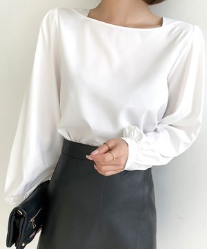 스퀘어넥 퍼프소매 블라우스