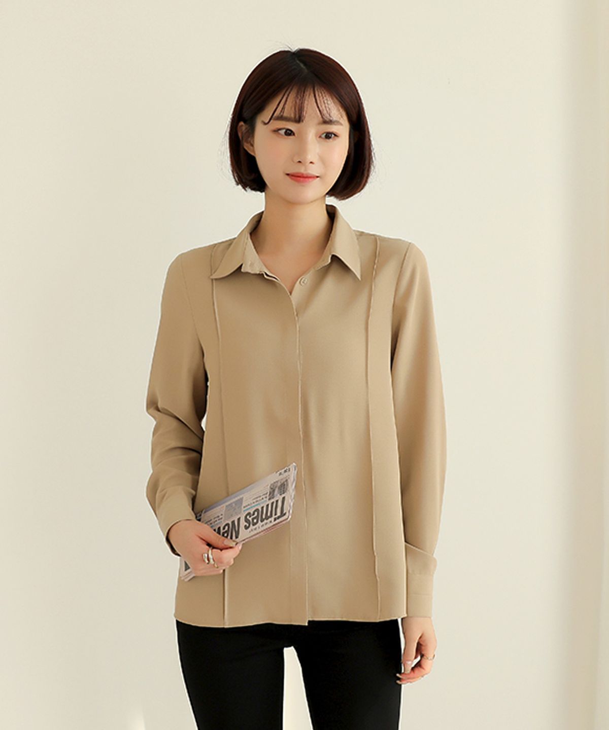 빼빼(BBAEBBAE) 핀턱디테일 세련된 카라넥 블라우스