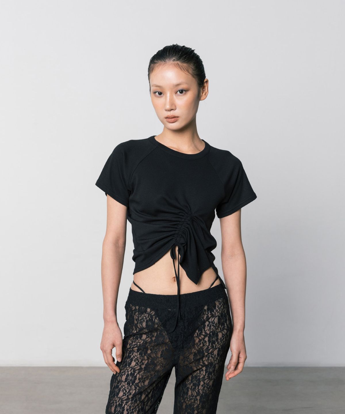 쓰리투에이티(THREE TO EIGHTY) SHIRRING PANEL TOP BLACK