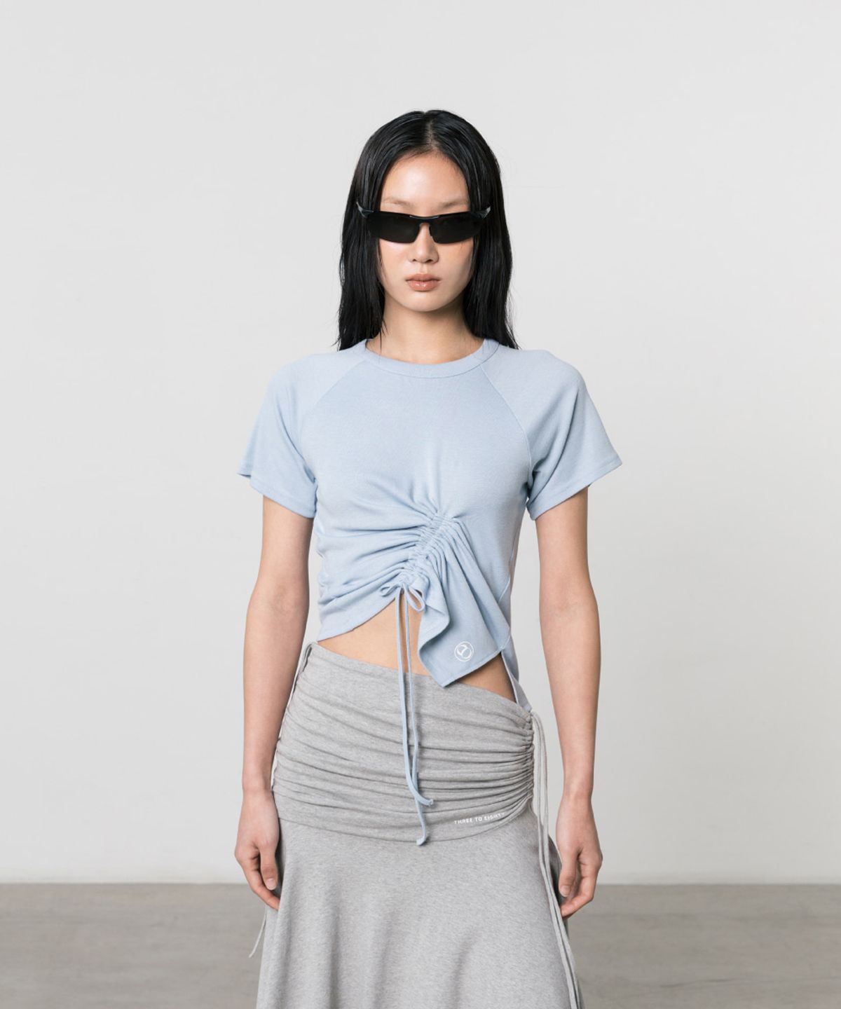 쓰리투에이티(THREE TO EIGHTY) SHIRRING PANEL TOP BLUE