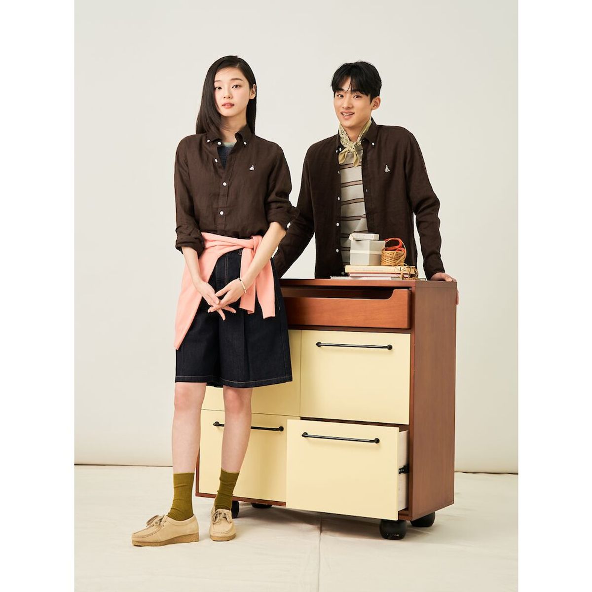빈폴 멘(BEANPOLE MEN) 남녀공용 리넨 솔리드 셔츠  브라운