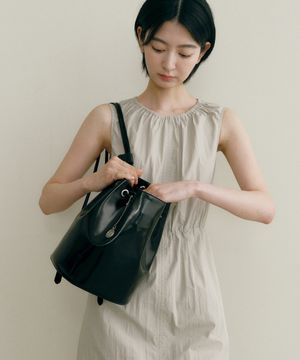 심플 버킷 백팩 블랙