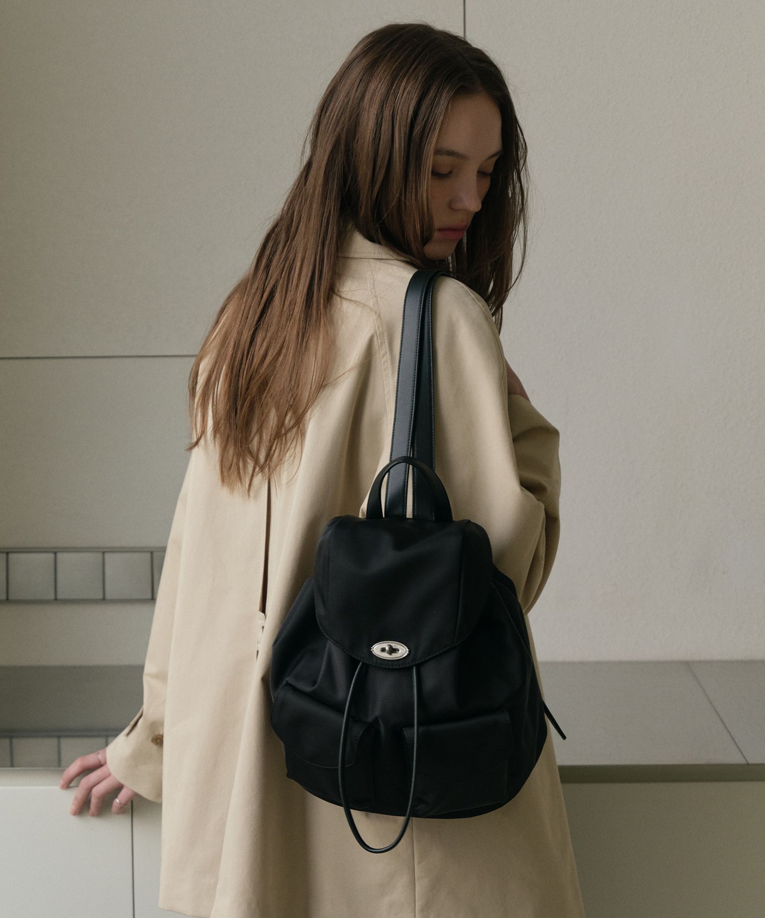OSTKAKA ♥ Classic Turn Lock Backpack /追跡付 MUSINSA公式 | OSTKAKA Classic Turnlock Backpack Black