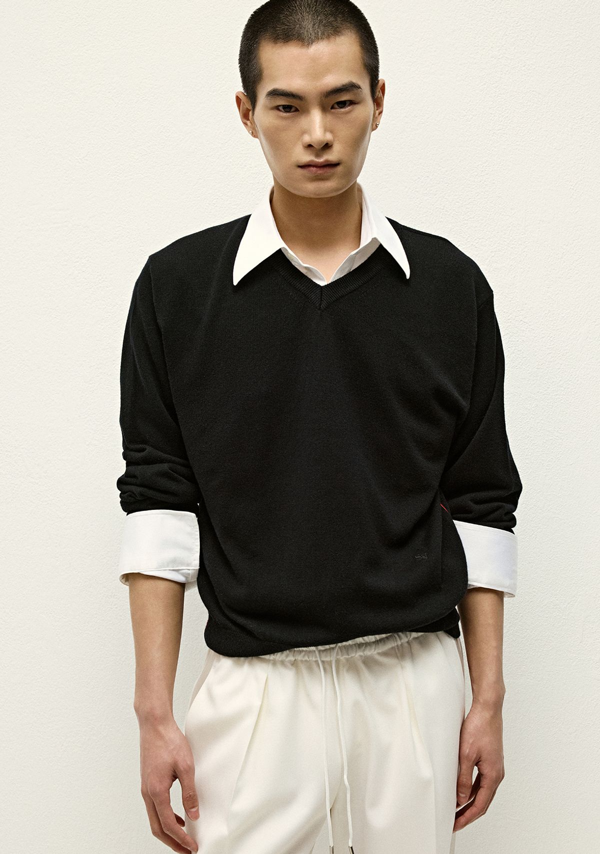 세비지(SAVAGE) V Neck Knit - Black