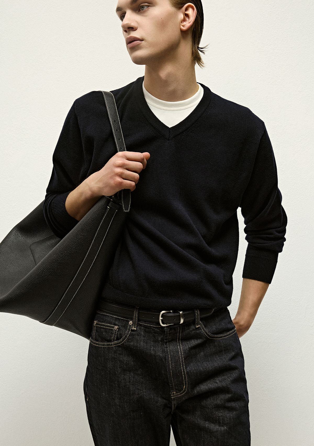 세비지(SAVAGE) V Neck Knit - Navy