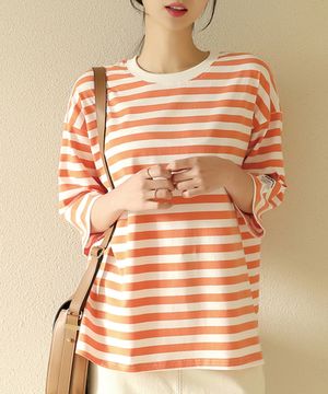 라벨디테일 스트라이프 라운드넥 5부 티셔츠