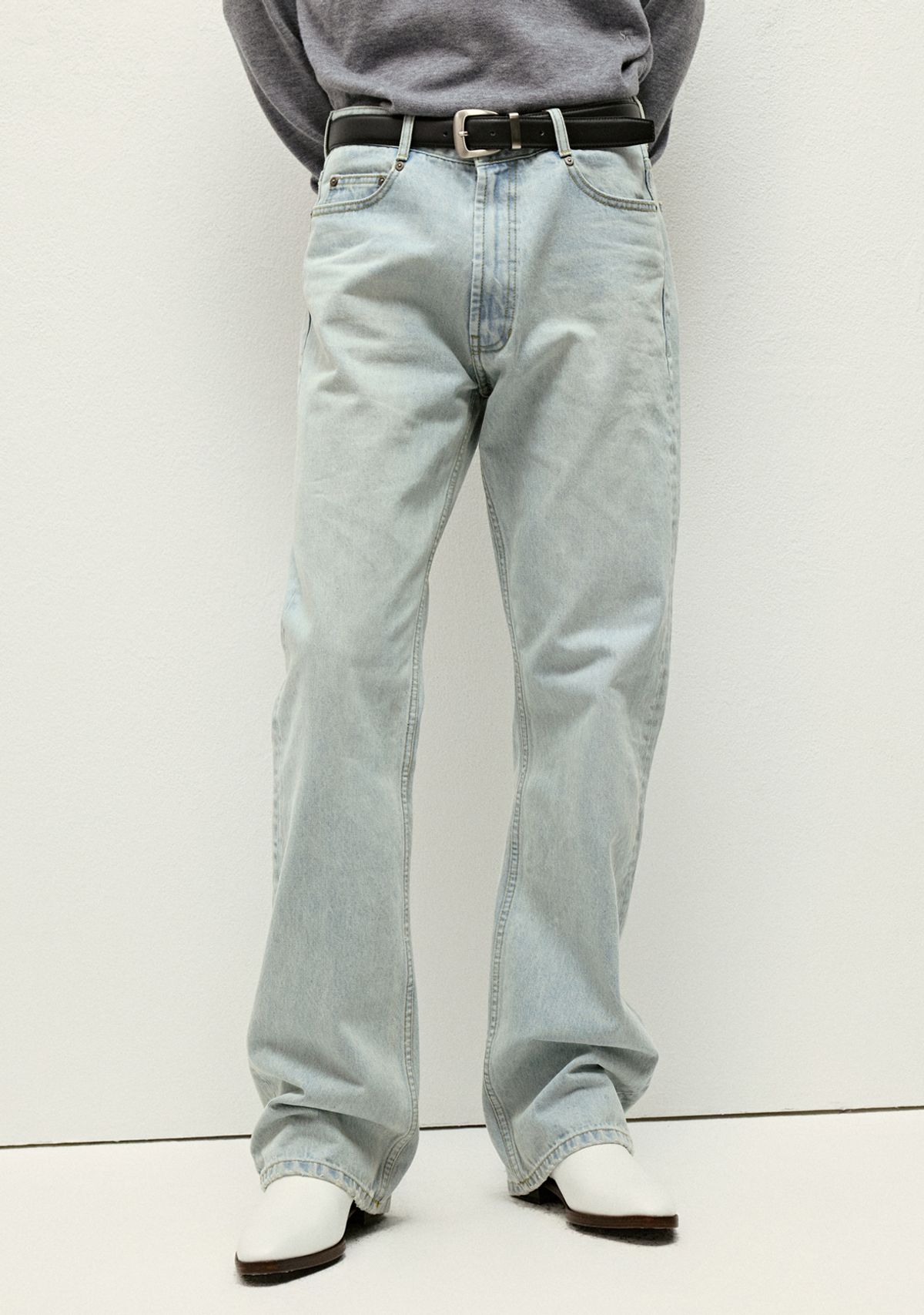 세비지(SAVAGE) Straight Fit Denim Jeans - Light Blue