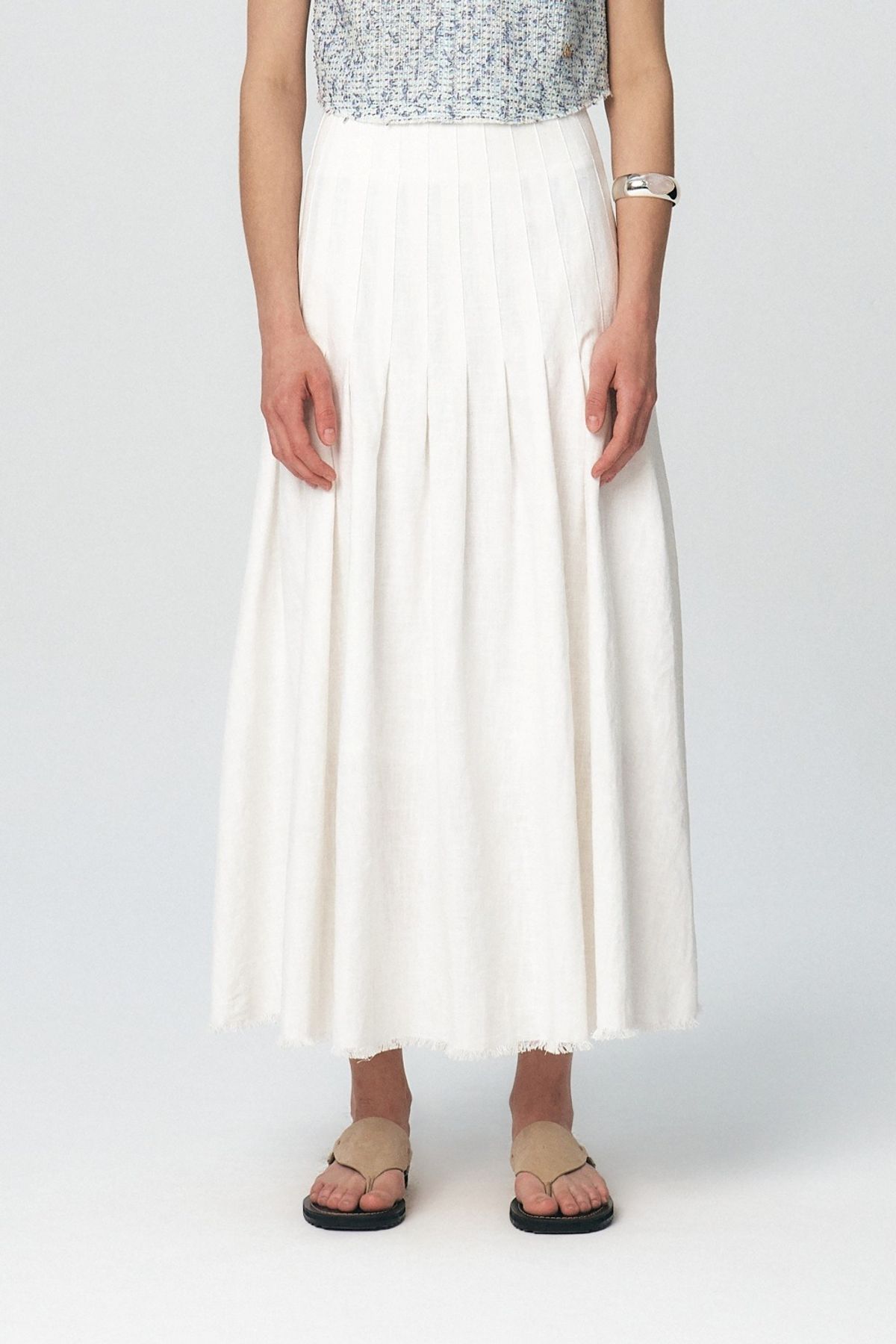 쿠메(KUMÉ) Linen Pleated Long Skirt, Ivory