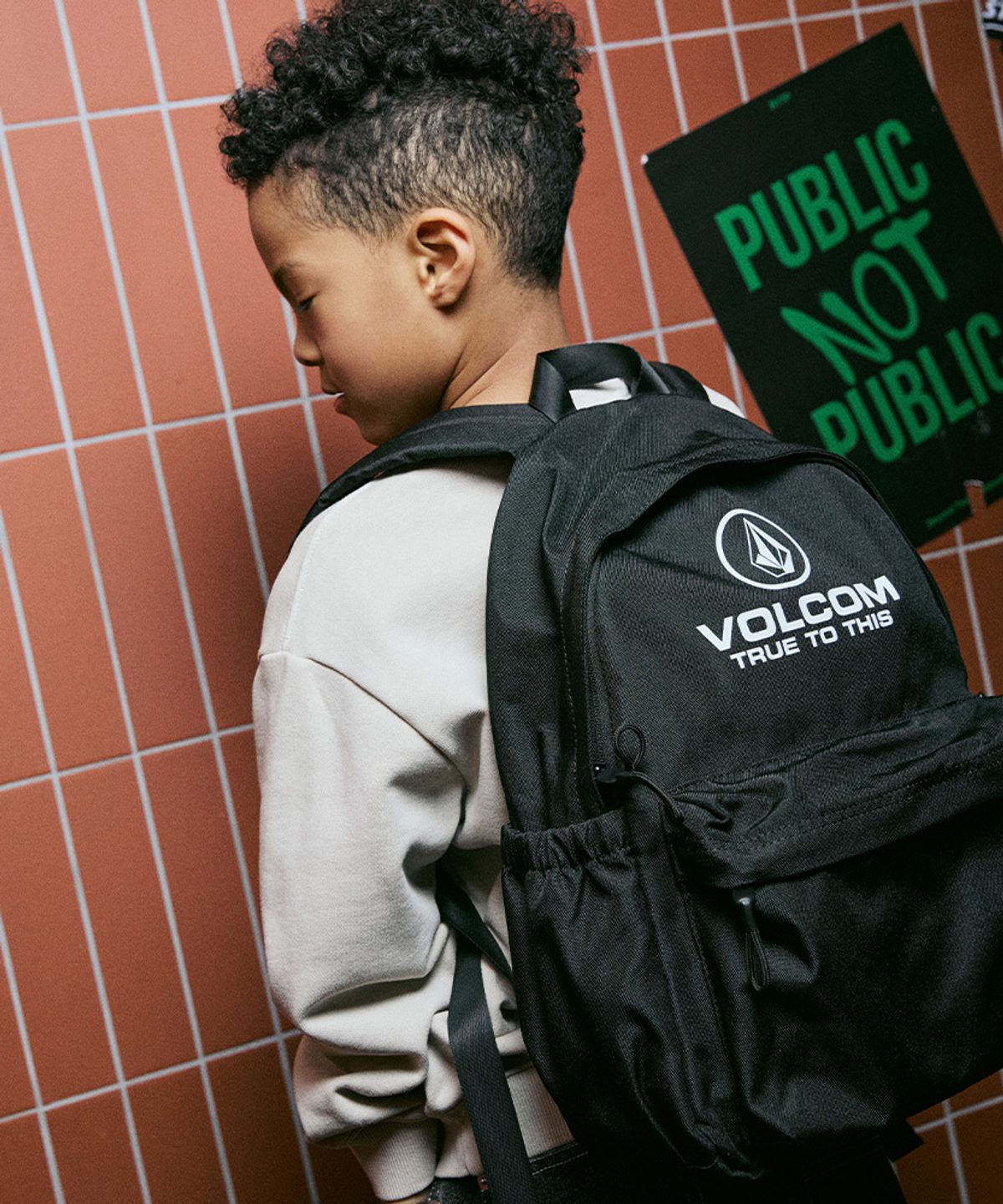볼컴 키즈(VOLCOM KIDS) 빅로고 책가방_D5S022