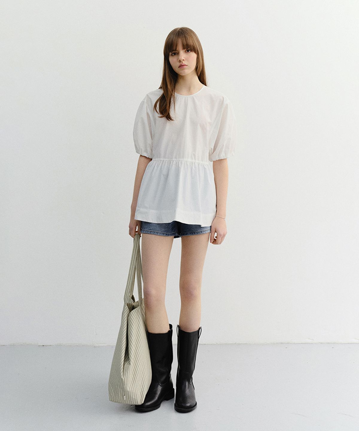 던스트(DUNST) RIBBONED BACK SLIT BLOUSE_UDBL6B227_WHITE