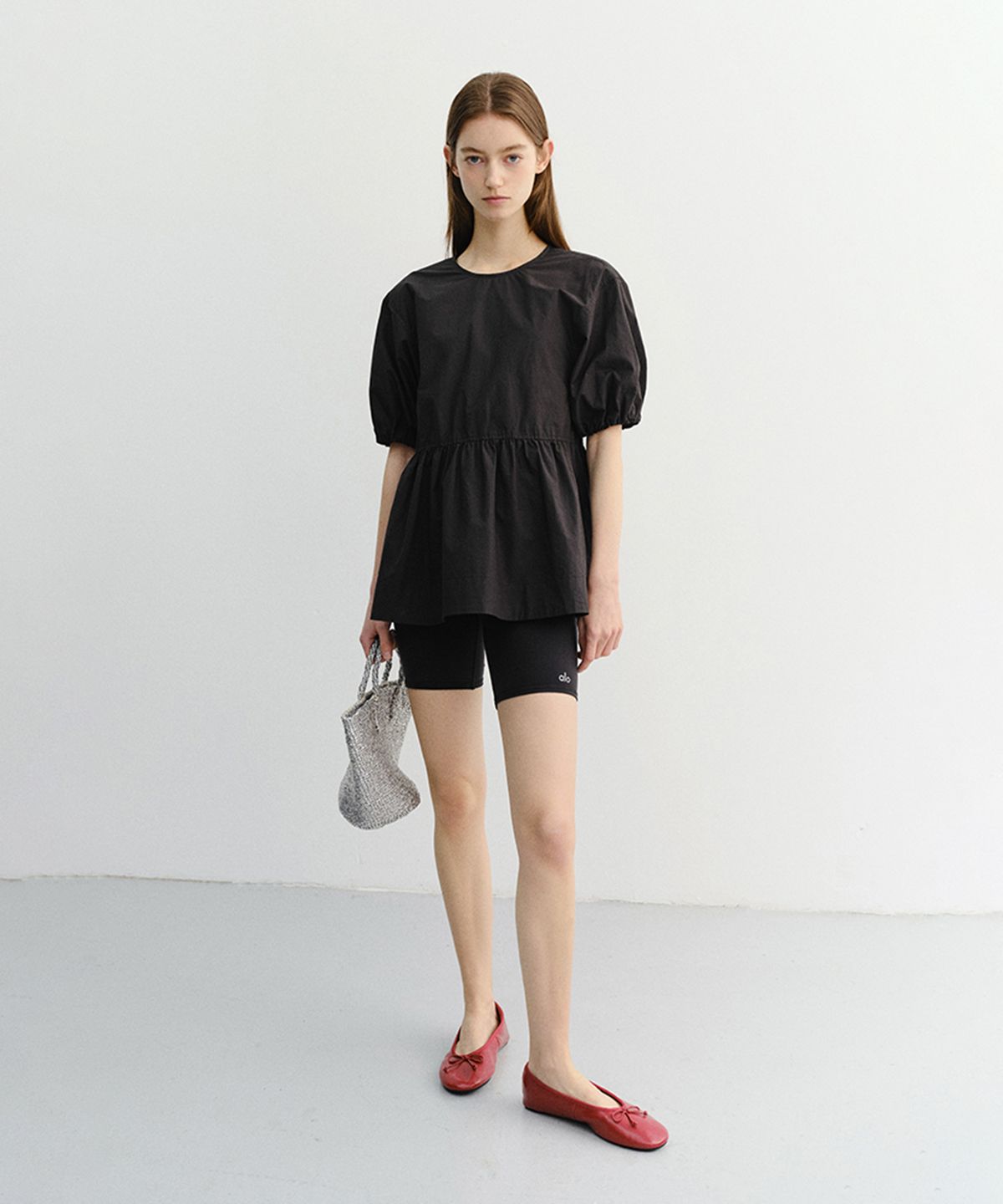 던스트(DUNST) RIBBONED BACK SLIT BLOUSE_UDBL6B227_BLACK