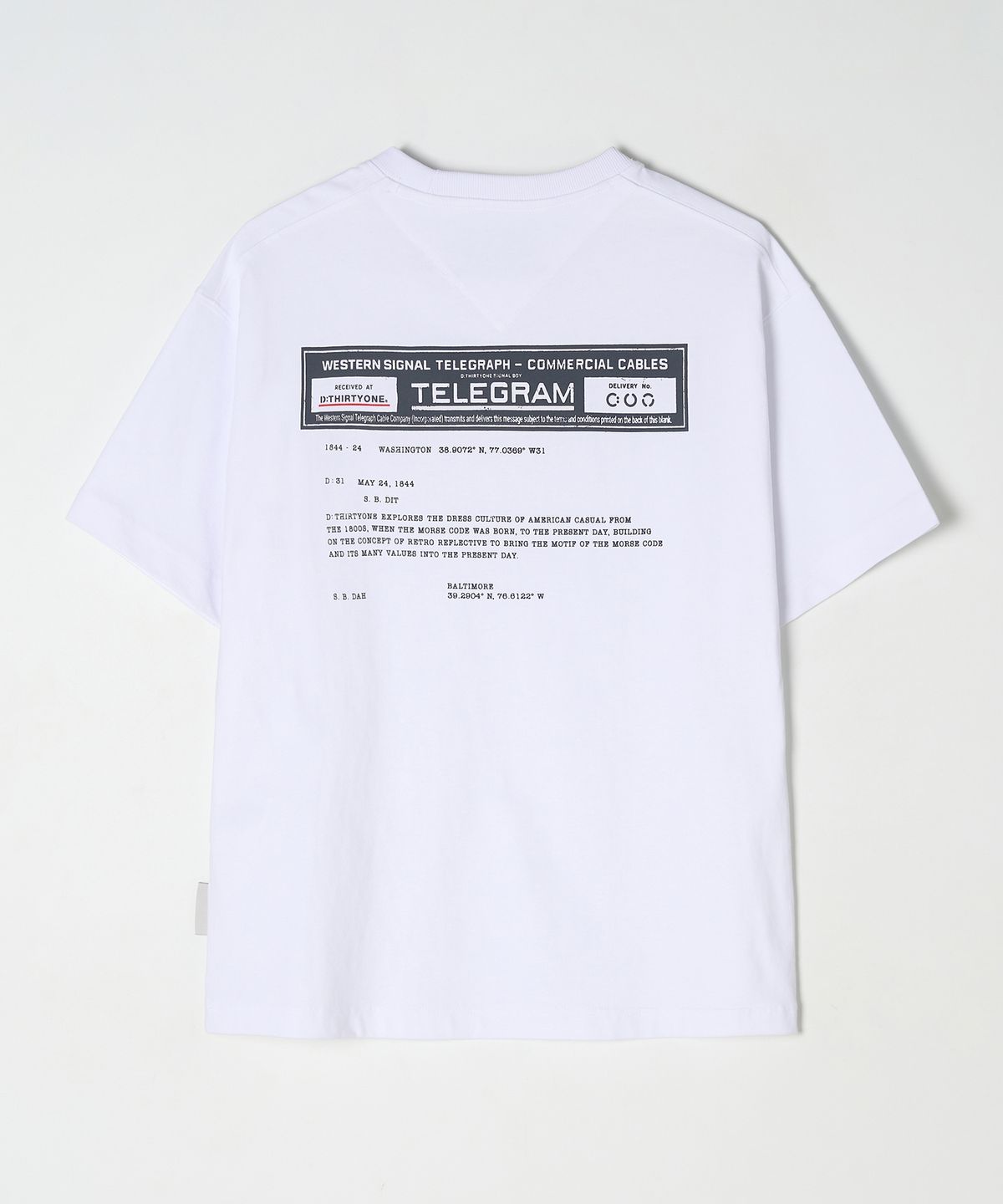 디써티원(DTHIRTYONE) (WOMAN) Telegram Letter T-Shirt (White)