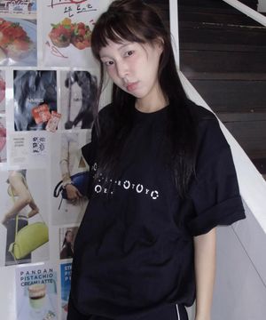 (WOMAN) Alphabet Chart T-Shirt (Black)