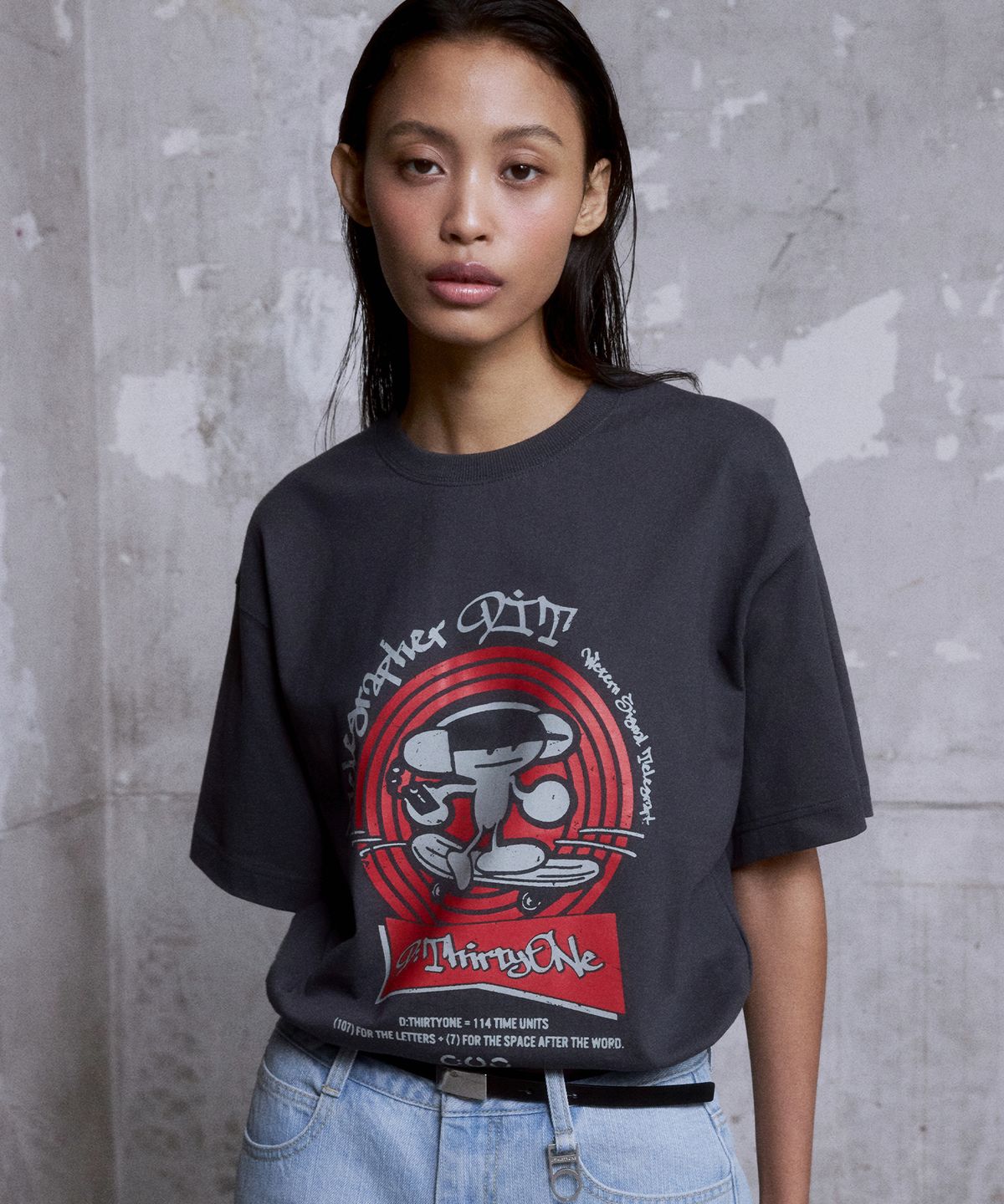 디써티원(DTHIRTYONE) (WOMAN) Skateboarding Dit T-Shirt (Charcoal Grey)