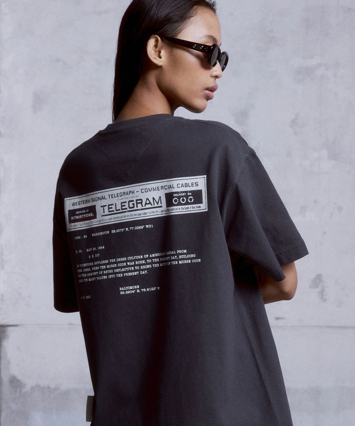 디써티원(DTHIRTYONE) Telegram Letter T-Shirt (Charcoal Grey)