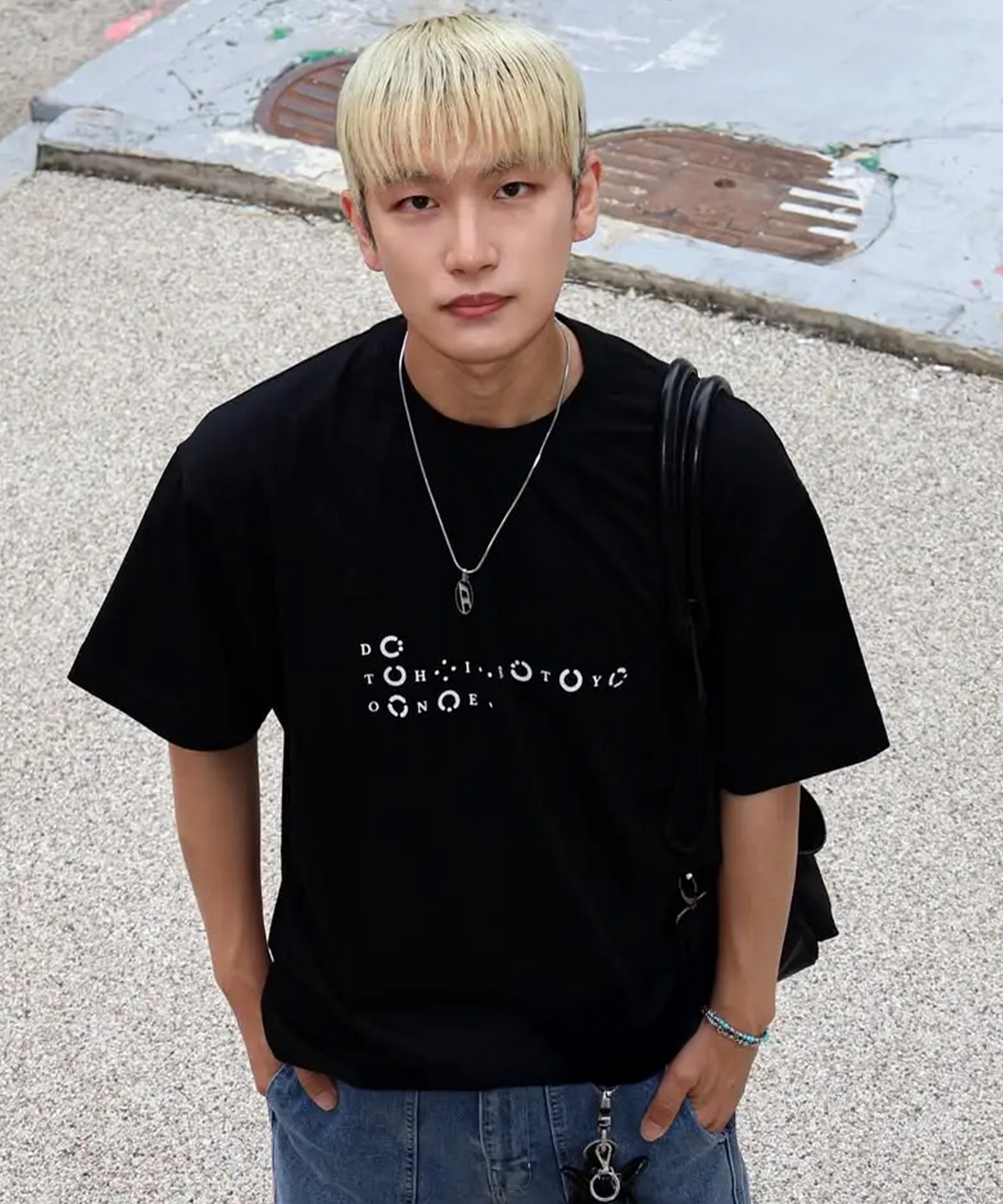 디써티원(DTHIRTYONE) Alphabet Chart T-Shirt (Black)