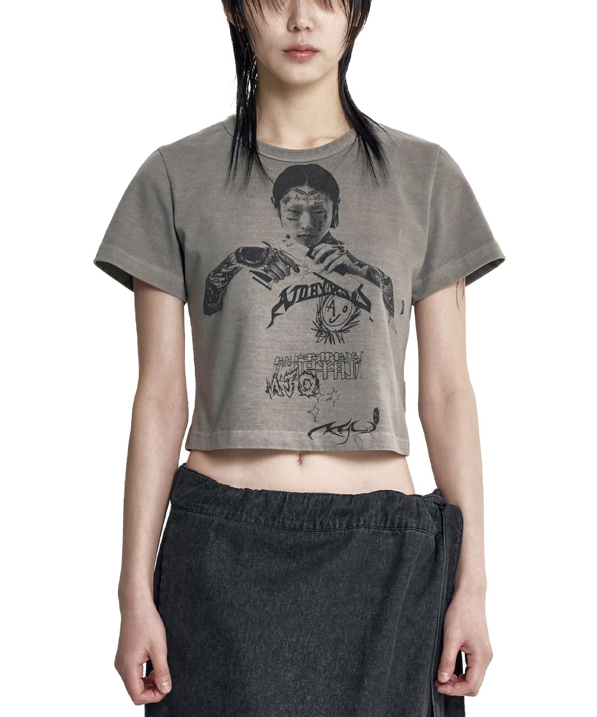 아조바이아조(AJOBYAJO) Pseudo Knight Cropped T-Shirt [DUSTY BEIGE]
