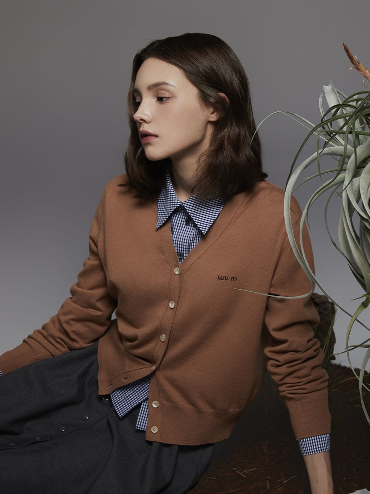 엘유브이엠(LUVM) BASIC V-NECK CARDIGAN_CAMEL