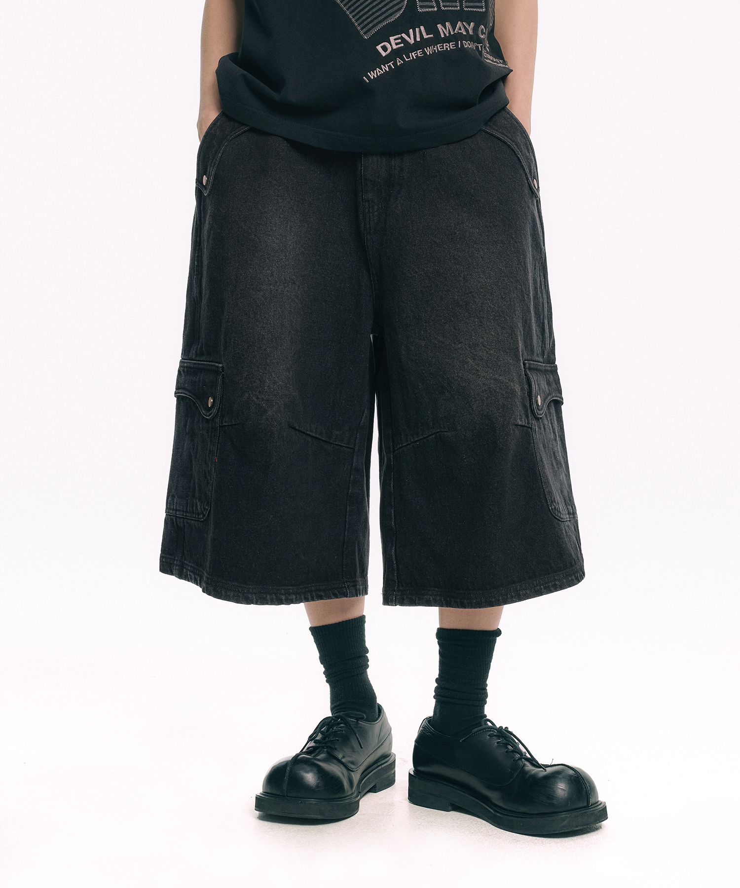 MUSINSA公式 | MOO Wave Cargo Denim 8-Cut Bermuda Shorts - Black 
