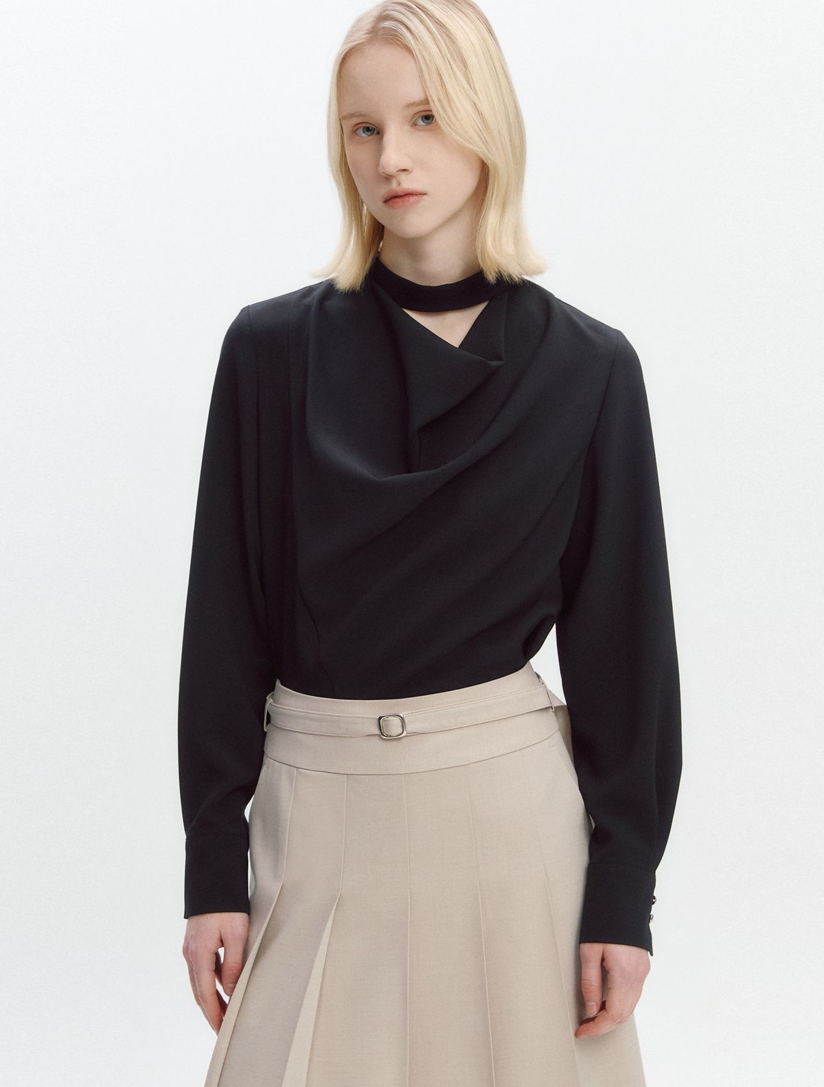 그레이데시온(GRAYDATION) Hole Band Collar Cowl Neck Blouse BLACK