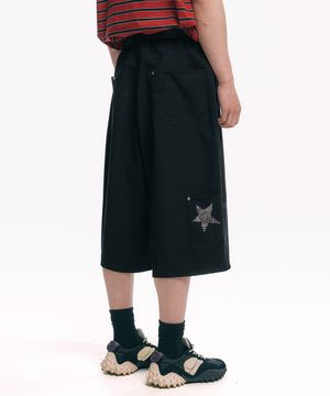 아플리케 포켓 코튼 버뮤다팬츠  - 블랙