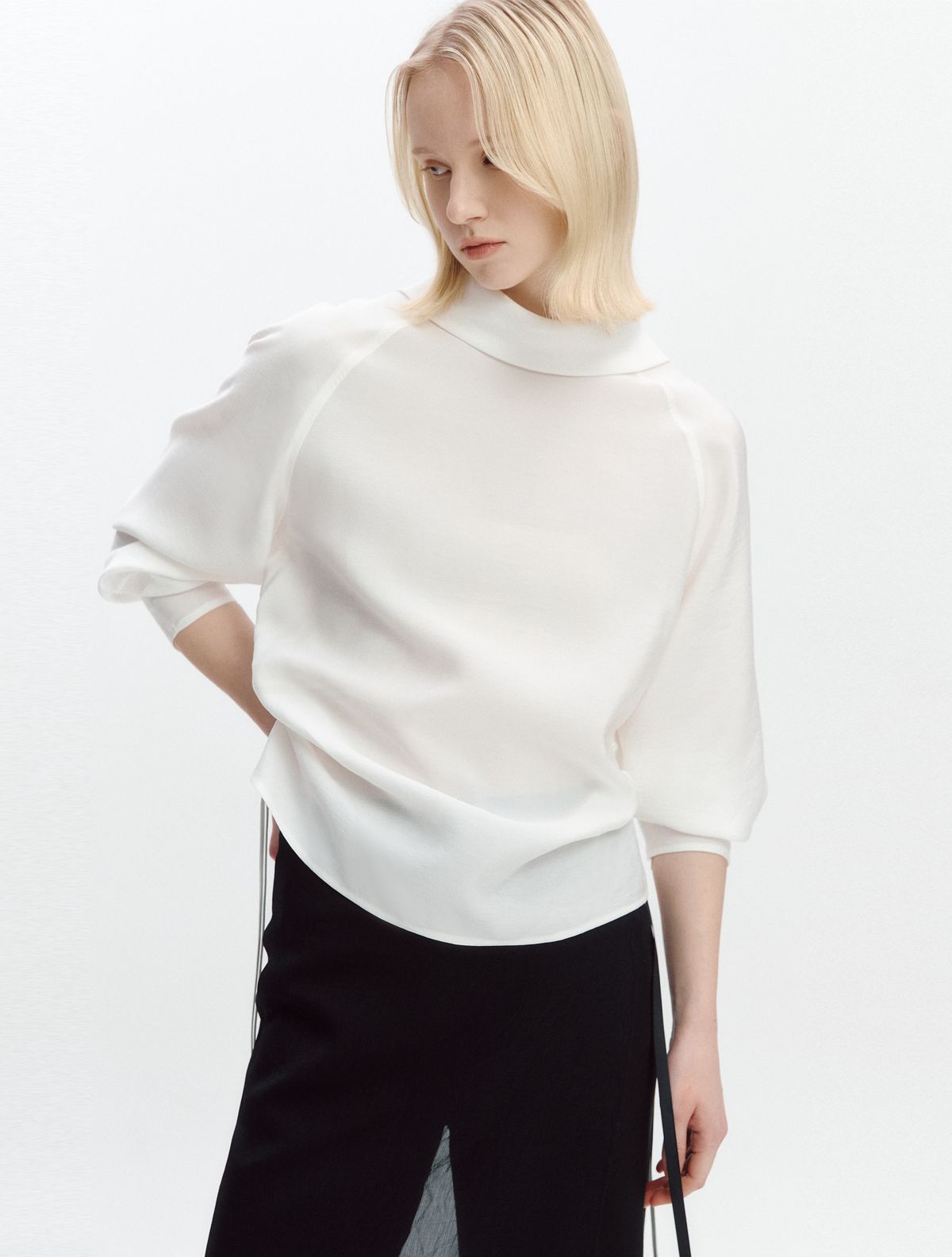 그레이데시온(GRAYDATION) Side Strap High Neck Blouse OFF WHITE