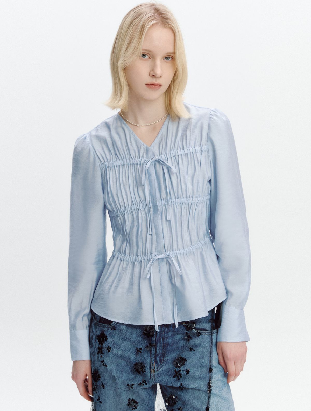 그레이데시온(GRAYDATION) V-neck Strap-decorated Shirring blouse BLUE