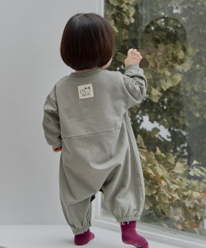 뮤트 주머니 절개 우주복 카키 C2SQ7801-KH