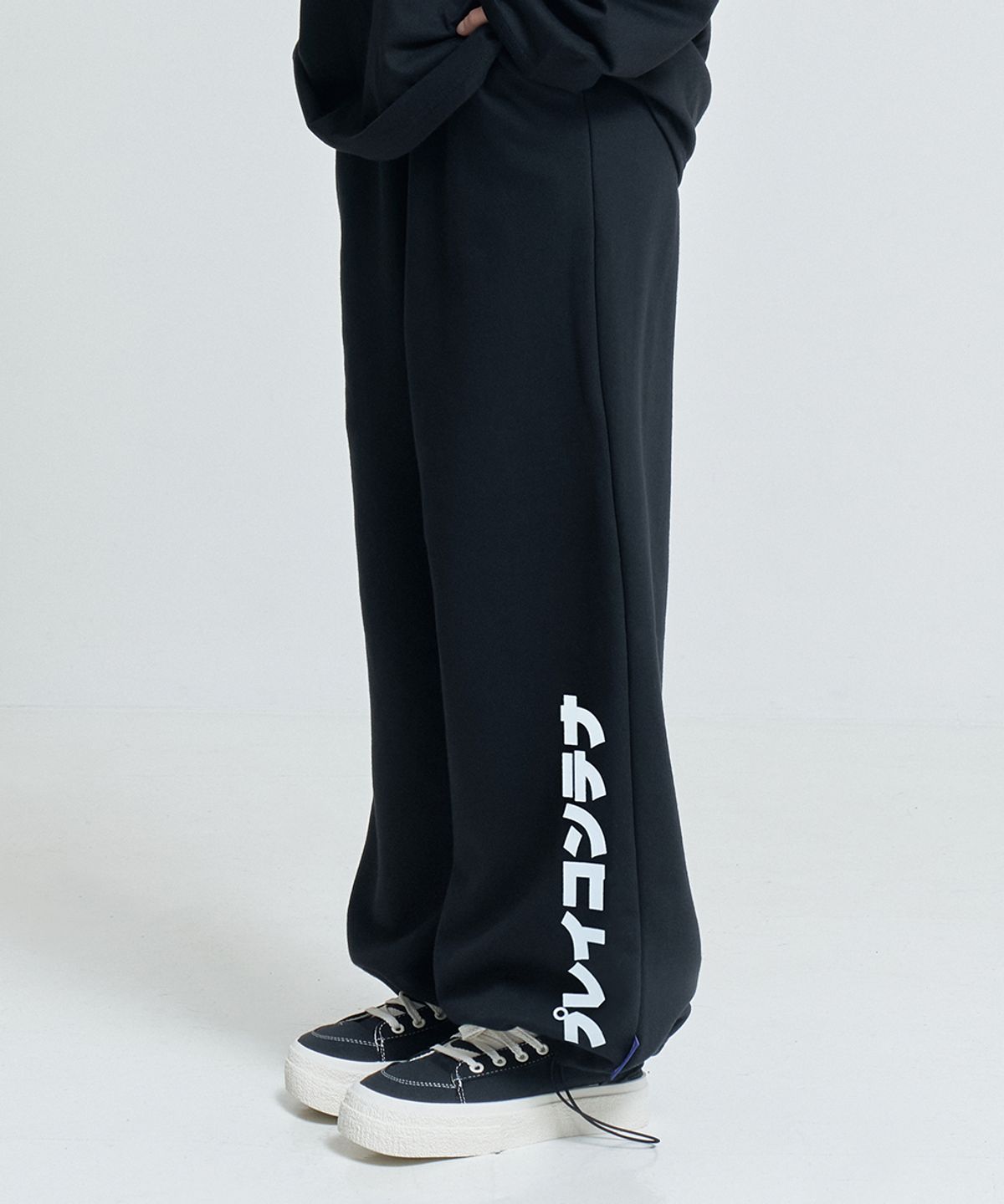 리플레이컨테이너(REPLAY CONTAINER) wide sweat string pants (balck)